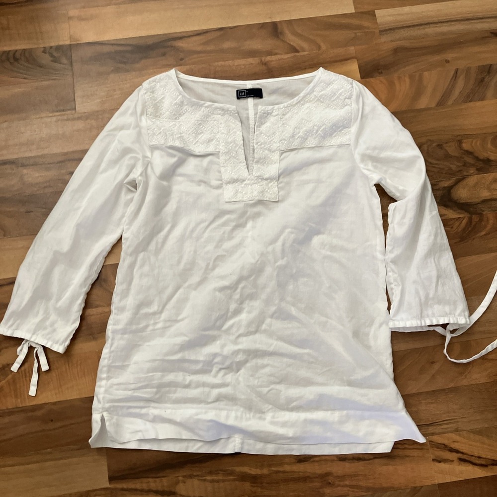 Y2K Gap Tonal Embroidered Blouse Small Split neck Bohemian Coastal Gypsy hippie